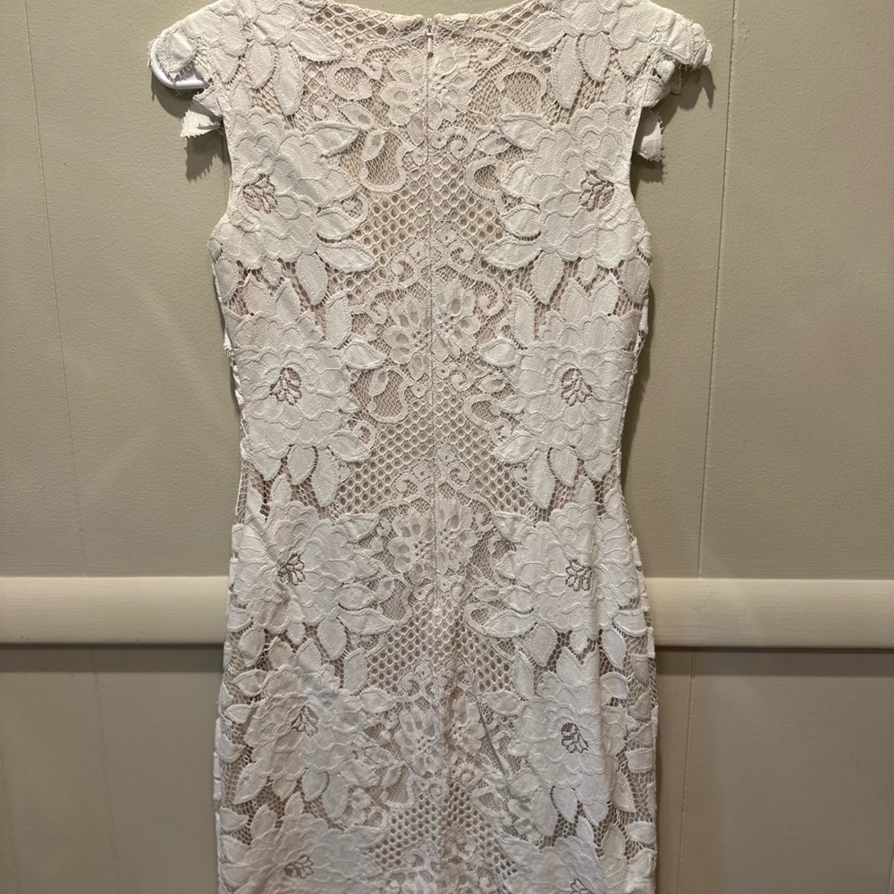 Tadashi Shoji Cream Sheath Mini Dress with Cap Sleeves